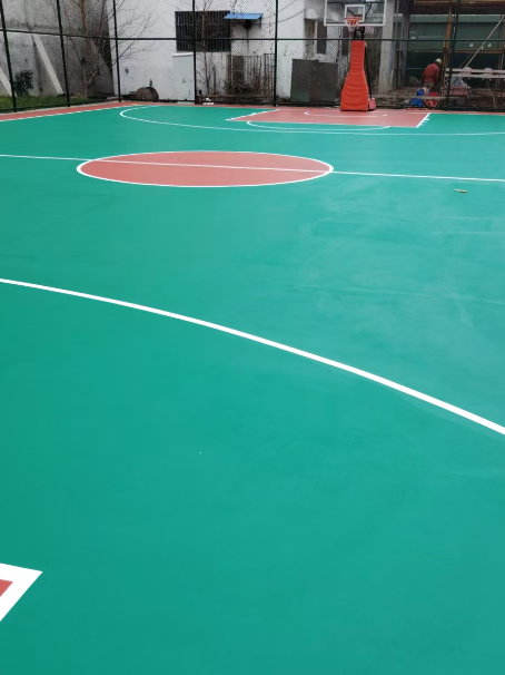 庄浪 球场长期使用易出现地面开裂